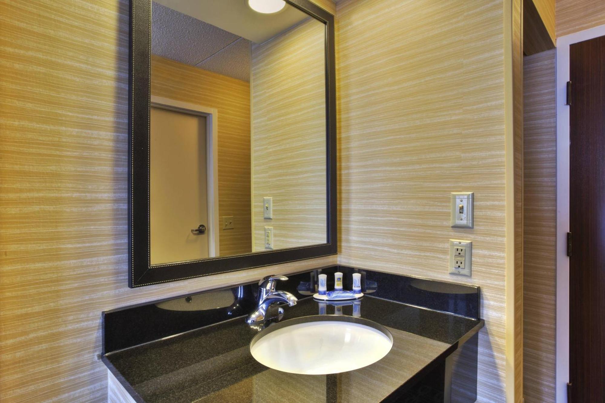 Fairfield Inn Ann Arbor Ngoại thất bức ảnh